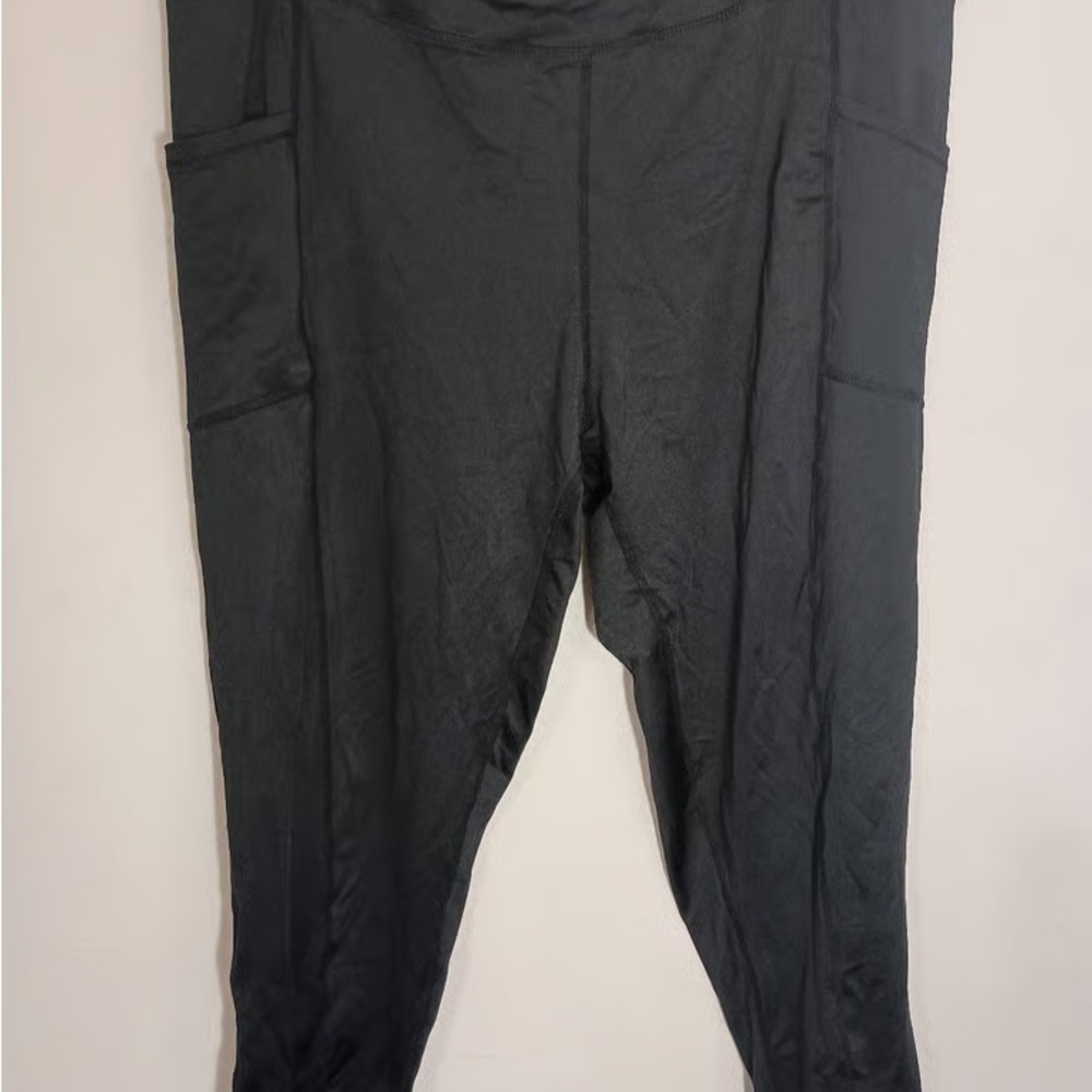 Pro Player Ladies Size 2X Black Wicking Capri Leggings with Pockets